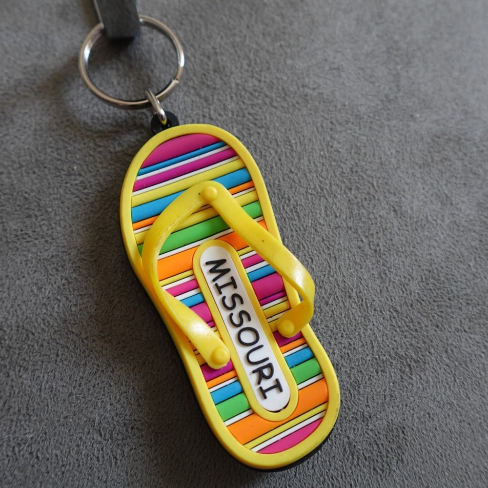 Missouri Keychain Yellow Rubber Flip Flop Sandal Novelty Destination Travel